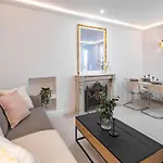 Haussmann Apartment - Champs-Élysées